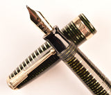 Parker Vacumatic in emerald pearl, 1945, USA - Broad nib