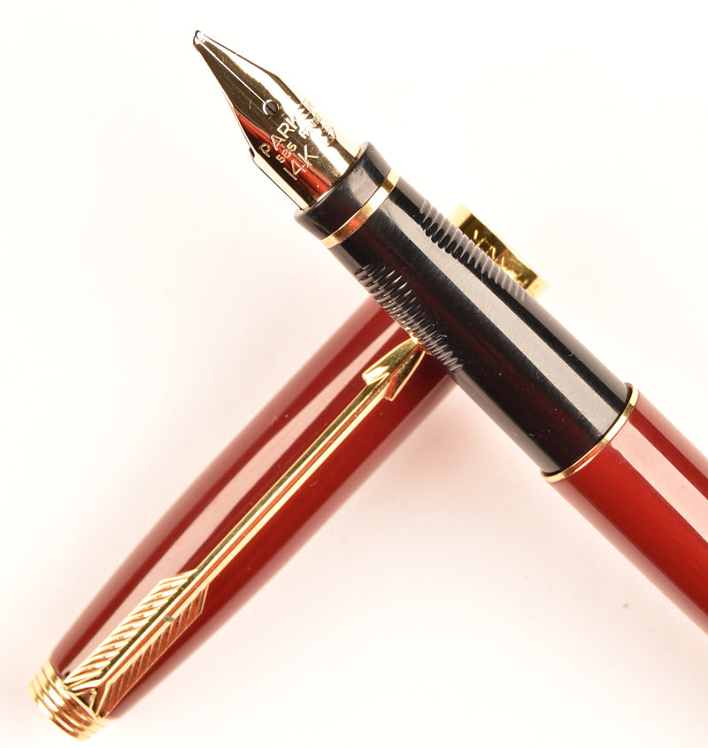 Parker 75 in burgundy laqué, Gold trim - Medium Oblique 30 degree