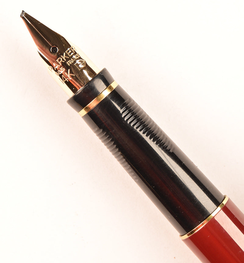 Parker 75 in burgundy laqué, Gold trim - Medium Oblique 30 degree
