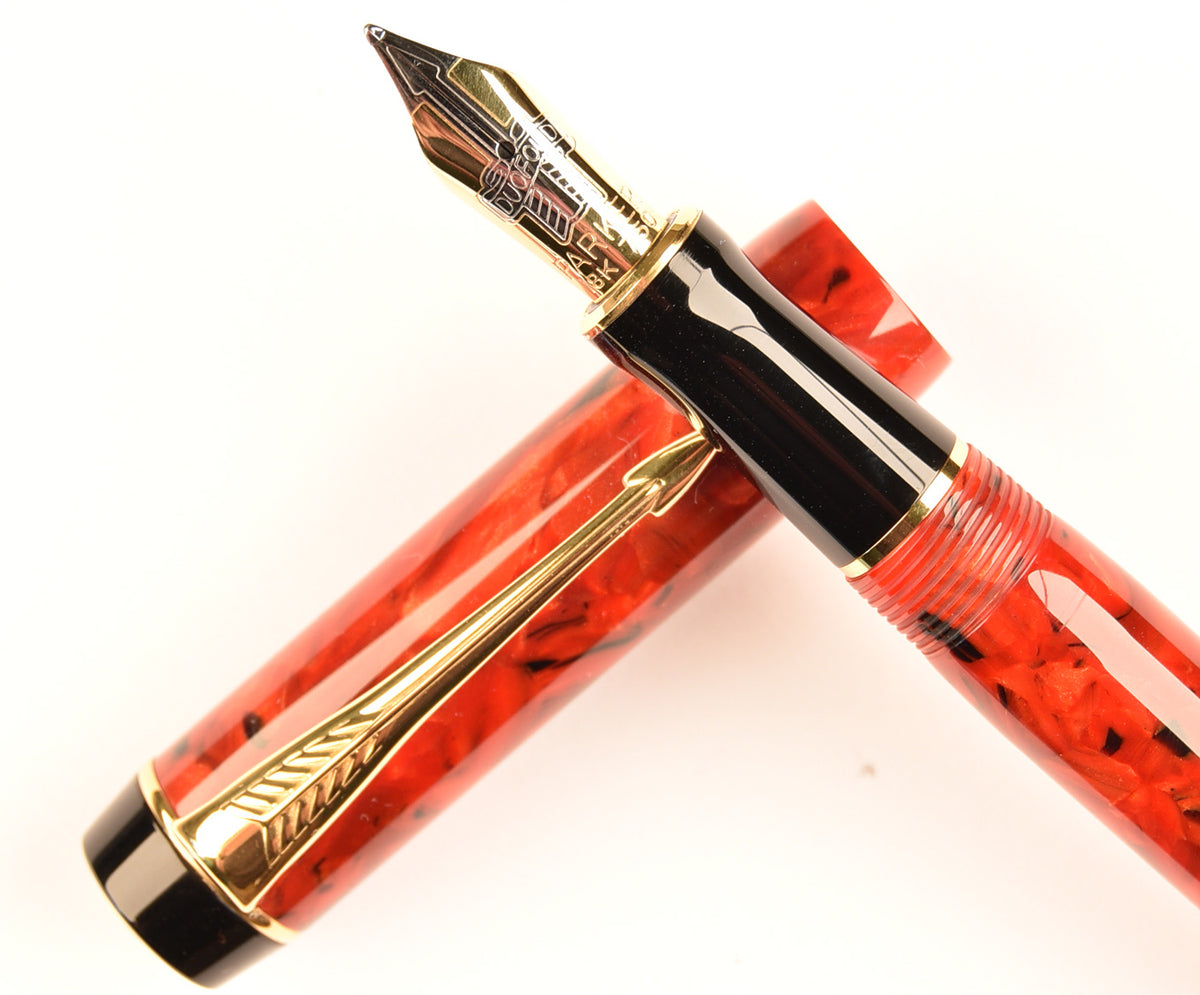 Parker Duofold International in jasper, Gold trim - Medium nib
