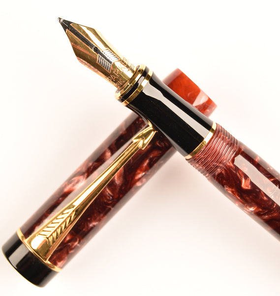 Parker Duofold International in burgundy marble - Medium nib