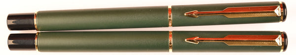 Parker Rialto fountain pen & ballpoint in matte green, Gold trim - Medium nib - Boxed