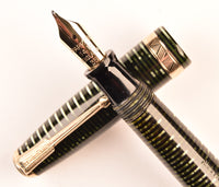 Parker Vacumatic in emerald pearl, 1945, USA - Broad nib