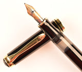 Pelikan Souveran M600 in black, Gold trim - Broad nib