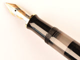 Pelikan Souveran M600 in black, Gold trim - Broad nib