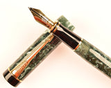 Parker Duofold International in green marble, Gold trim - Medium nib
