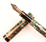 Parker Duofold International in green marble, Gold trim - Medium nib - Boxed
