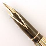 Sheaffer Targa 1007 in gold plated Geometric design - Medium nib